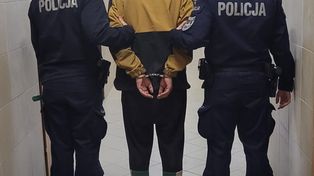Zwyrodniały syn znęcał się nad matką. Miarka się przebrała, gdy rzucał nią butelkami po piwie