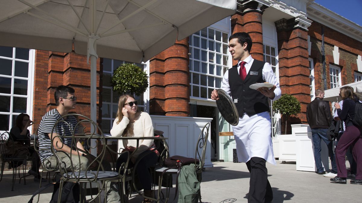 Pracownicy restauracji wolą zostać w domu, niż pracować