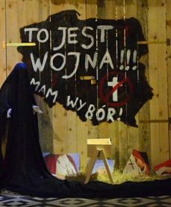 Mława. Takiej szopki jeszcze nie było. Bez Jezusa, ale z hasłami "Strajku Kobiet"