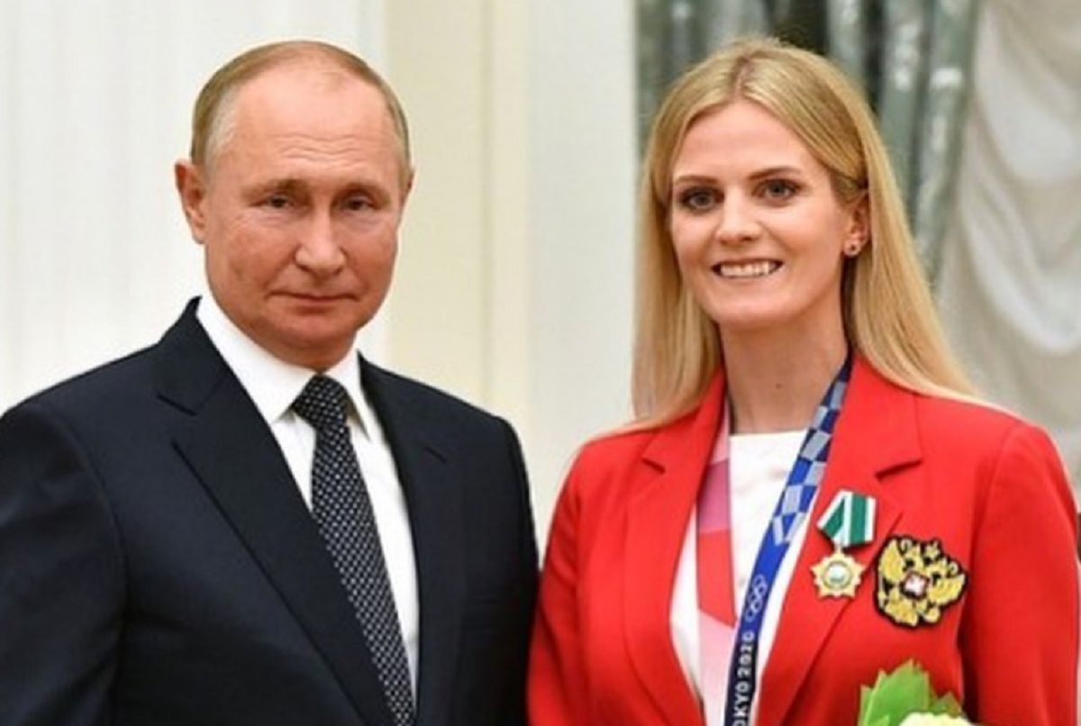 Złota medalistka zmieniła barwy. Zdjęciem z Putinem rozwścieczyła fanów