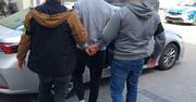 Biała Podlaska: Kryminalni rozpoznali go w taksówce. 25-latek rozpaczliwie próbował wyrzucić woreczki z mefedronem