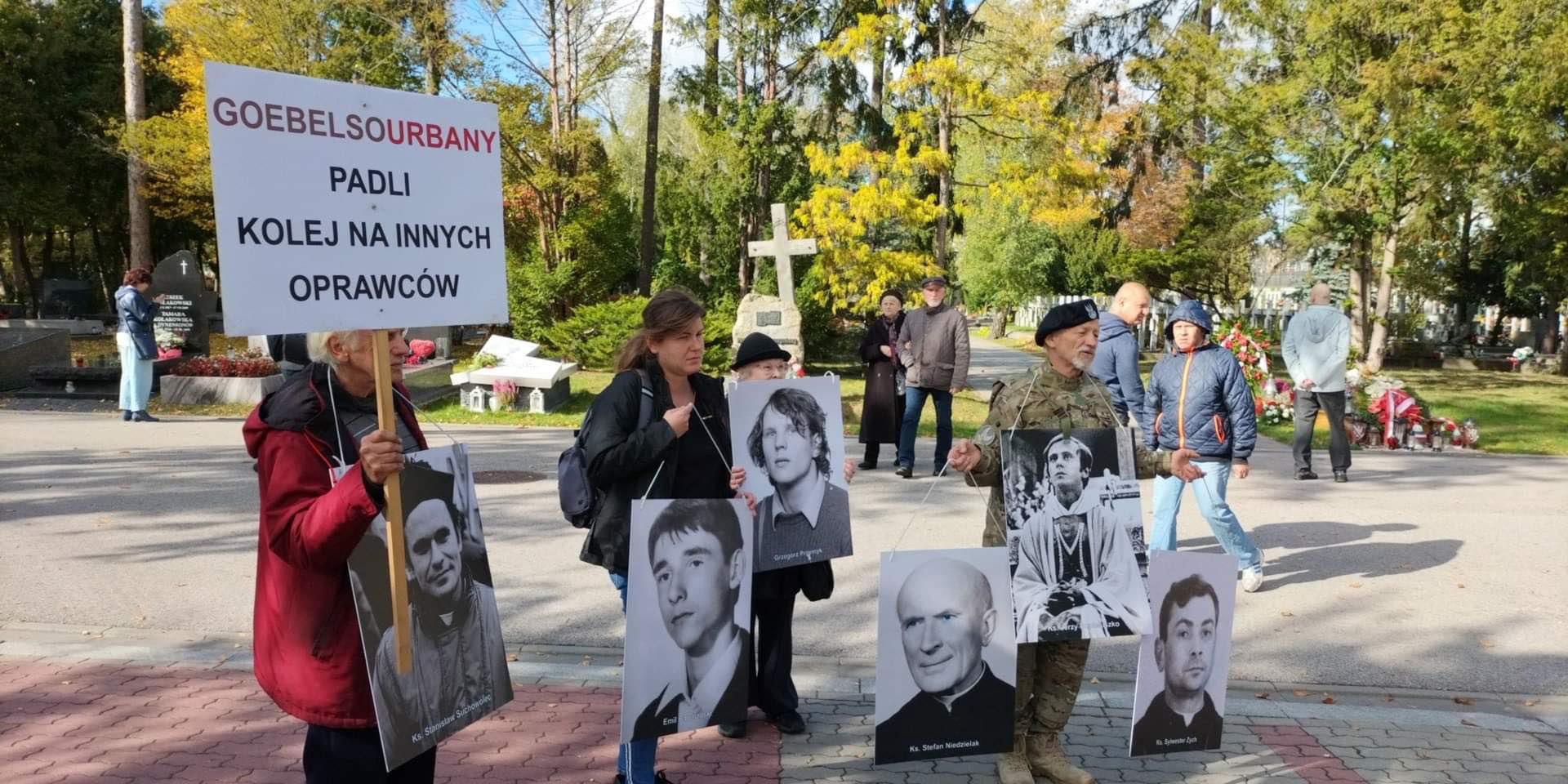 Protest i krzyki na pogrzebie Jerzego Urbana