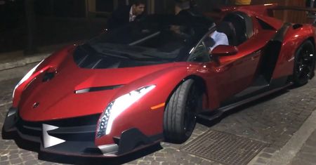 Lamborghini Veneno Roadster w galerii handlowej