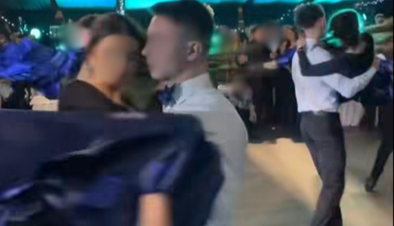 Sypnęło komentarzami. Wszyscy biją brawo. Wideo ze studniówki