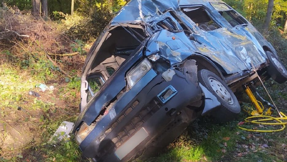 Ujazd. Tragiczny wypadek. Nie żyje jedna osoba, 14 jest rannych 