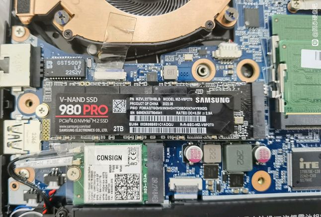 Podrobiony dysk SSD Samsung 980 PRO.