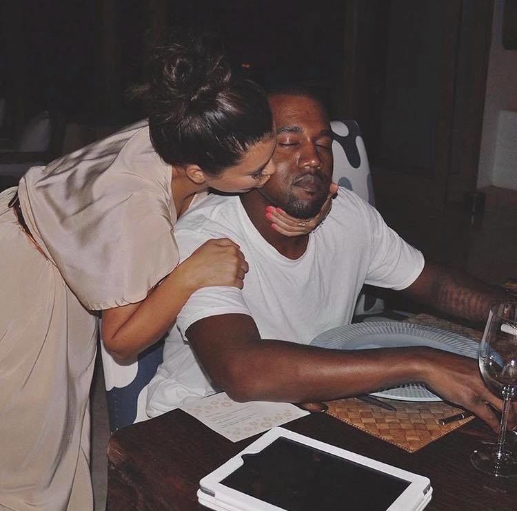 Kim Kardashian świętuje 6. rocznicę ślubu z Kanye