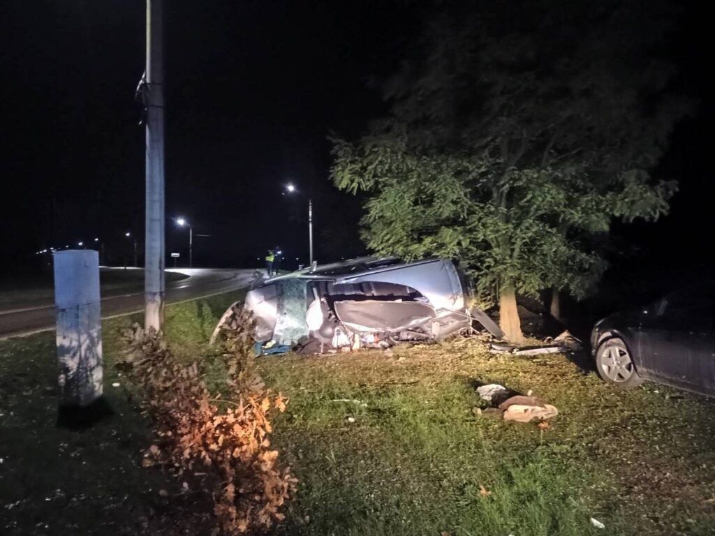 Kościelna Góra: Uderzył w przydrożną figurkę i dachował. Kierowca w stanie ciężkim trafił do szpitala