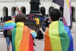 Splunął na osobę z flagą LGBT. Doszło do przepychanek na oczach policji