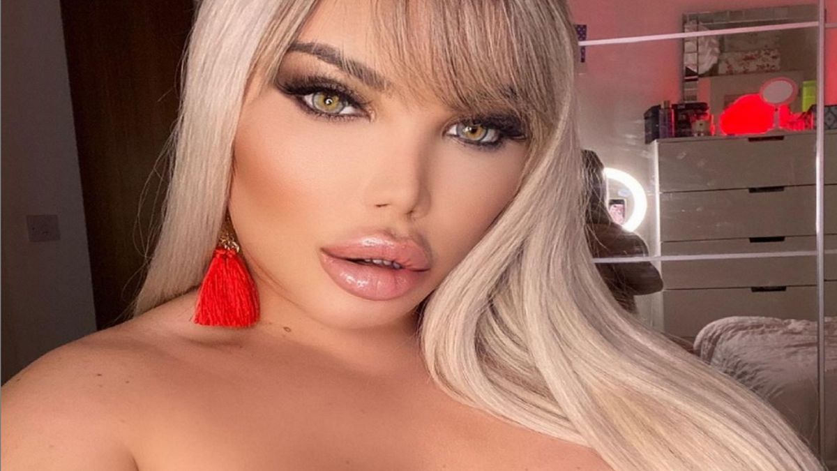 Jessica, znana niegdyś jako Rodrigo, pozuje na plaży w skąpym bikini. Fani nie wiedzą, co mają powiedzieć.