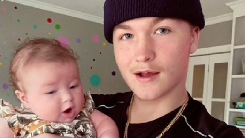 16-latek został samotnym ojcem. Takiej lawiny komentarzy nikt się nie spodziewał