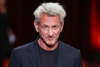 Na Złotych Globach Glaser nawiązała do wyglądu Penna. Tak zareagował