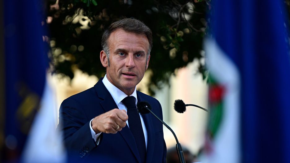 France's President Emmanuel Macron gestures as he delivers a speech during a ceremony marking the 81st anniversary of the liberation of Bormes-les-Mimosas during World War II, southeastern France, 17 August 2025. EPA/MIGUEL MEDINA / POOL MAXPPP OUT Dostawca: PAP/EPA.