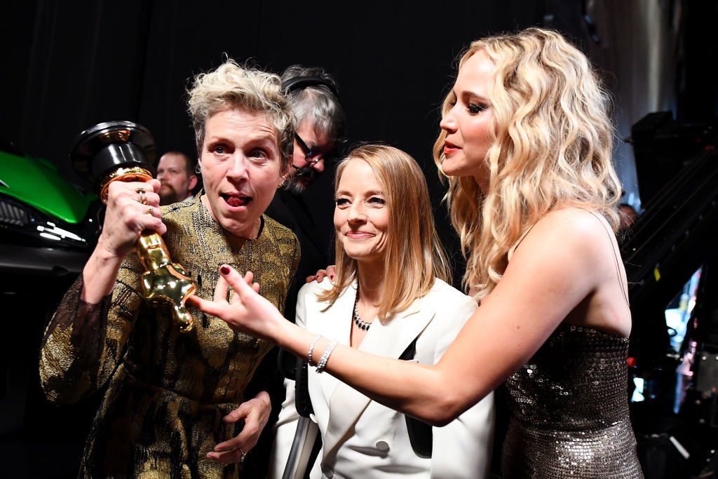 Frances McDormand, Jodie Foster i Jennifer Lawrence podczas gali oscarowej w 2018 roku