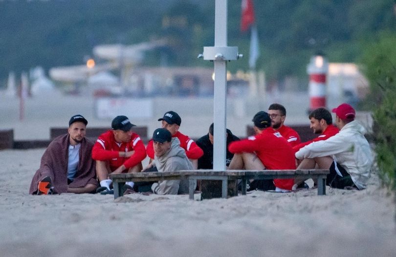 Reprezentacja Polski wraca do ojczyzny i relaksuje się na sopockiej plaży