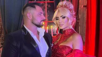 Izabela Macudzińska wdzięczy się na urodzinach kliniki. Internautki jej NIE ROZPOZNAJĄ: "Myślałam, że to Caroline D."