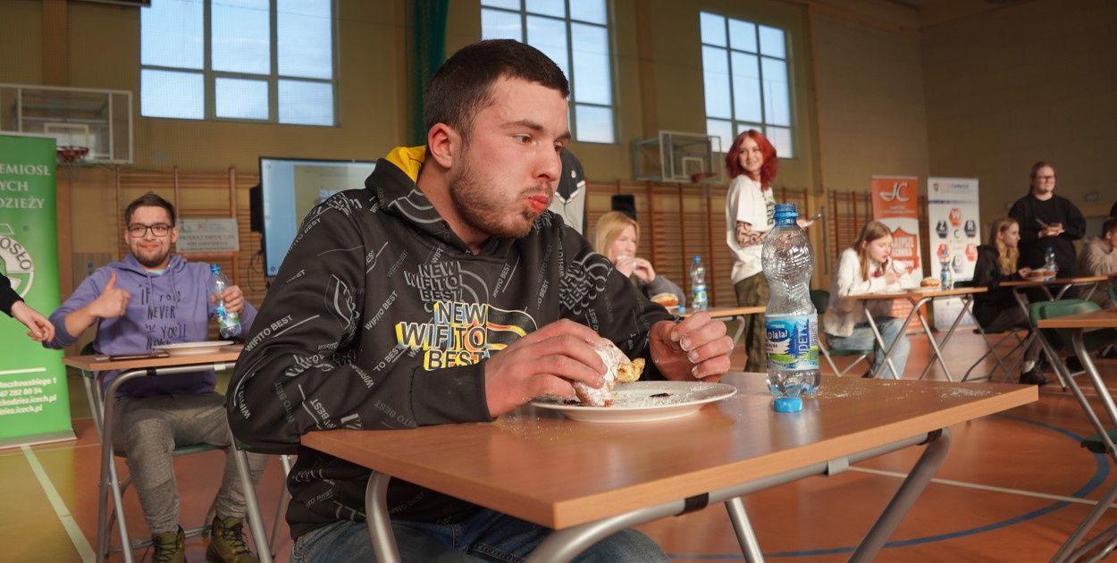 Rekordowe Obżarstwo! Konkurs Jedzenia Pączków na Czas w Chodzieży