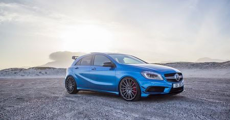 Mercedes-Benz A45 AMG na felgach Vossen [galeria zdjęć]