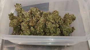 Legnica: Zgłoszenie o zadymieniu. W chlebaku znaleźli marihuanę