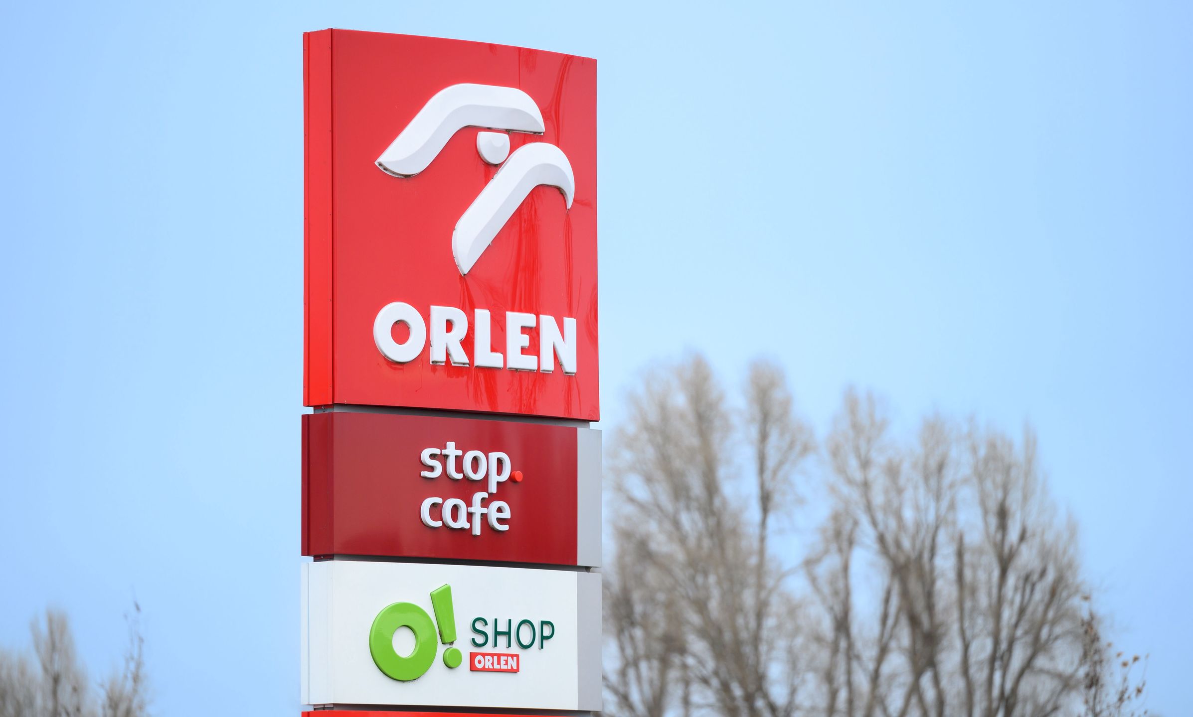 Zdjęcie pylonu na stacji Orlen.