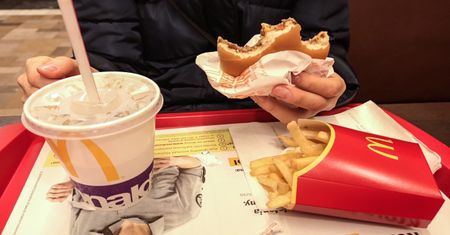 Zjedliśmy kultowego burgera z McDonald's w nowej odsłonie. "Mdły i wybrakowany"