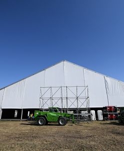 WOŚP szykuje halę dla uchodźców z Ukrainy. Powstaje na tyłach Dworca Wschodniego