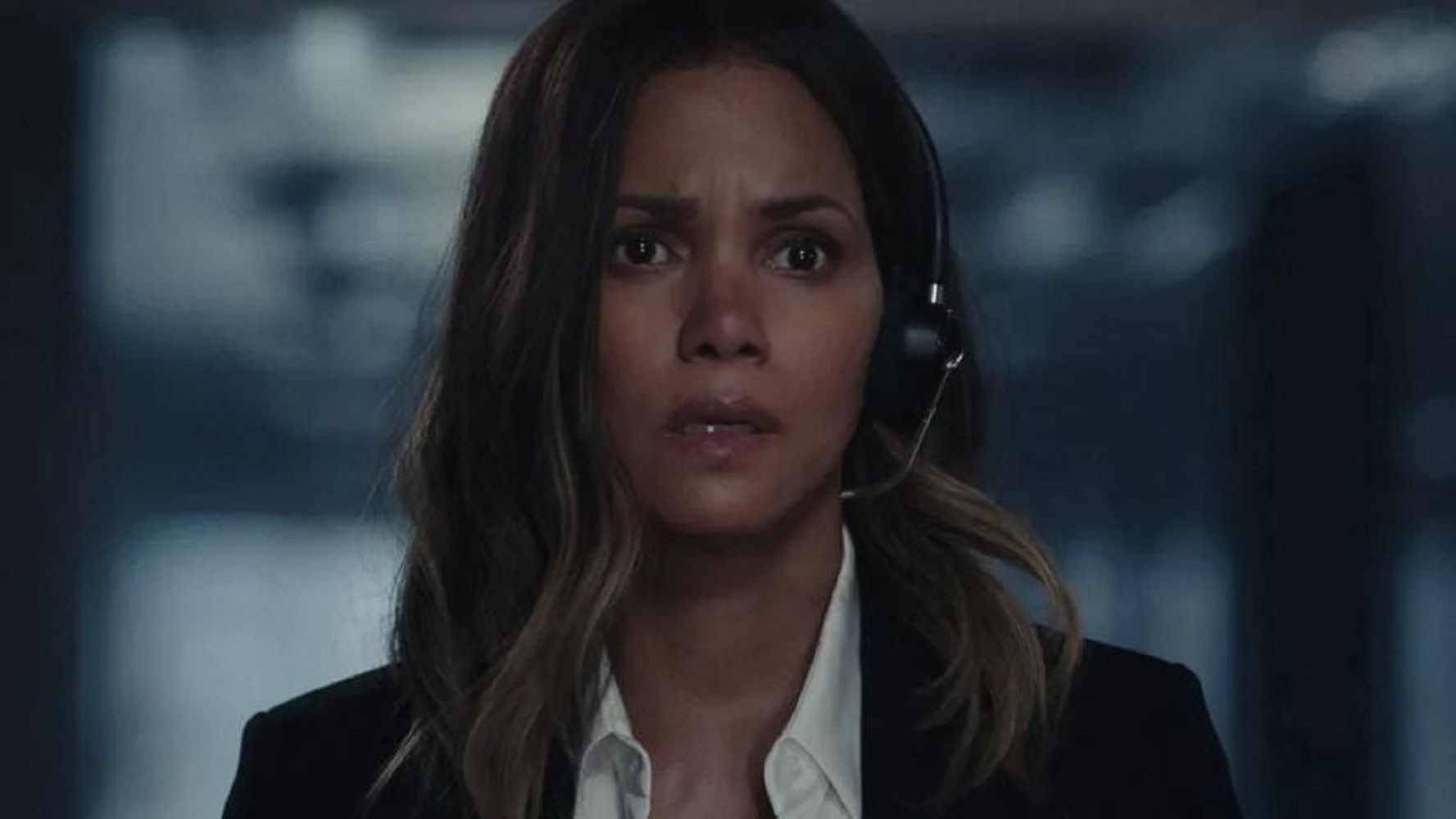Halle Berry w filmie "Mothership" 
Matta Charmana
