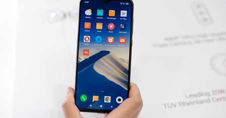 Xiaomi Mi9 SE chce być jak Huawei P30 Pro. Aktualizacja dodała tryb fotografowania Księżyca