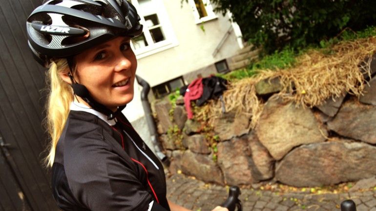 Oto sposób na plotkowanie bez zsiadania z rowerowego siodełka 1