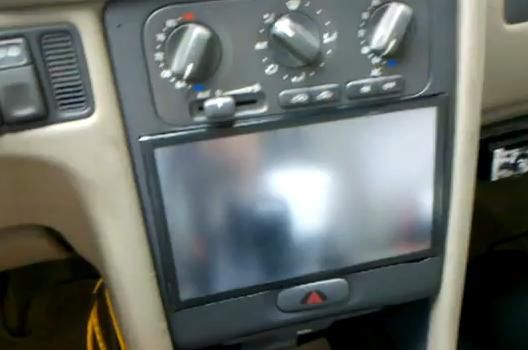 Jak zintegrować Volvo S70 z Asusem PC 900A? [wideo]