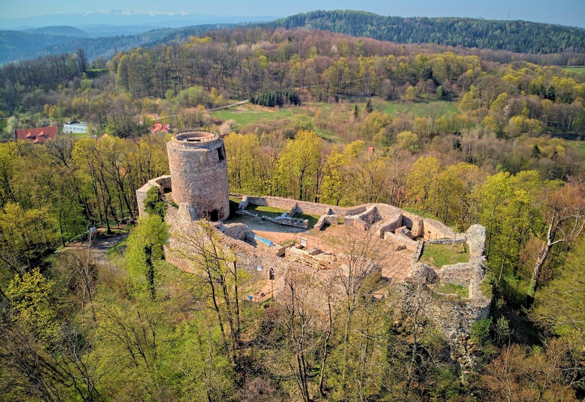 Zamek Lenno poszedł pod zastaw, bo gmina Wleń musi zbudować kanalizację w jednej wsi