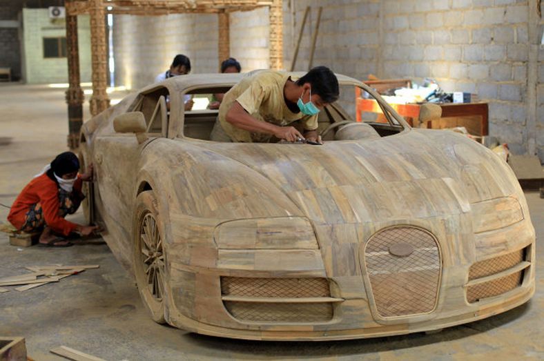 Bugatti Veyron z drewna [wideo]