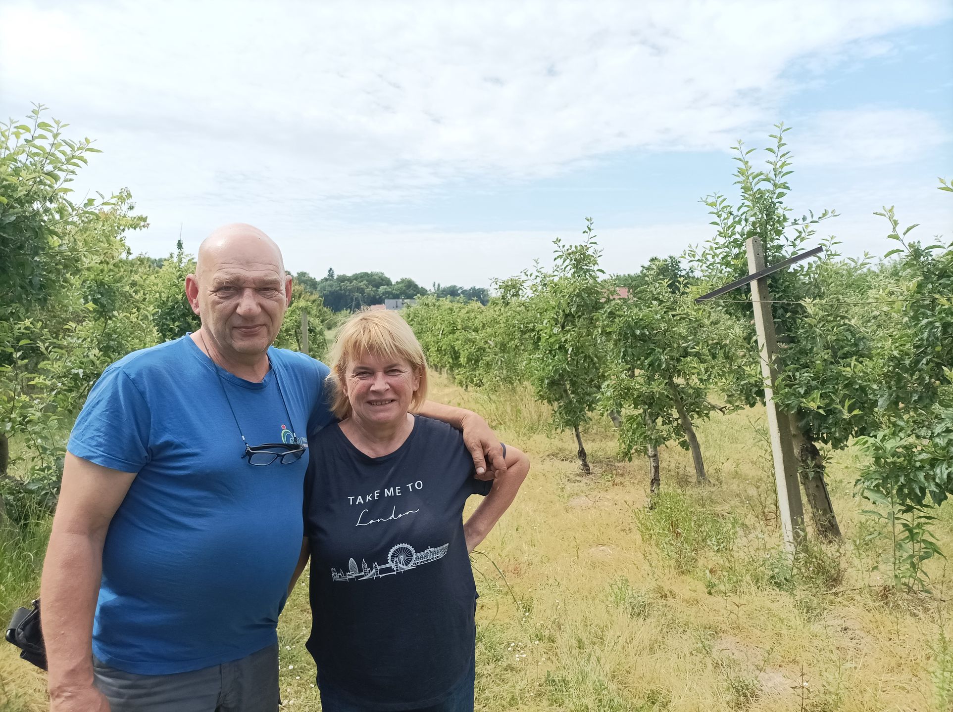 Dorota Kowalska i Piotr Rybikowski z Wiszni Małej prowadzą sad owocowy i od lat organizują samozbiory