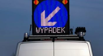 Baranów: Śmiertelny wypadek na autostradzie A2. Kierowca ciężarówki potrącony po zatrzymaniu się na pasie awaryjnym