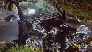 Pościg ulicami Wałbrzycha. Pijany kierowca na koniec dachował