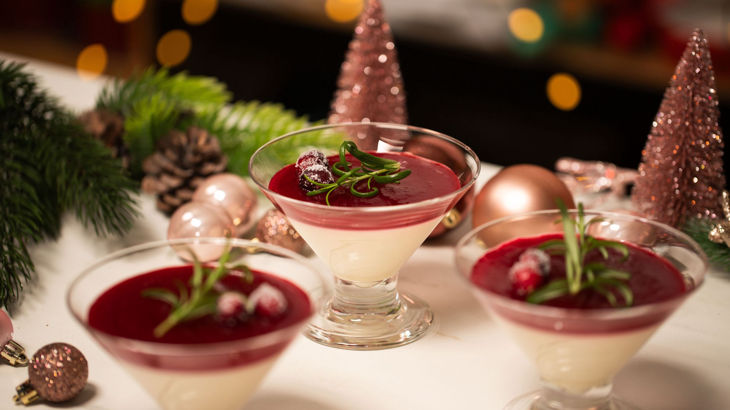 Panna cotta z żurawiną świetnie sprawdzi się na Święta