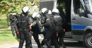 Łódź: Szarpanina kibiców przed szkołą przy ul. Zacisze 7/9. Przerażeni rodzice wezwali na pomoc policję