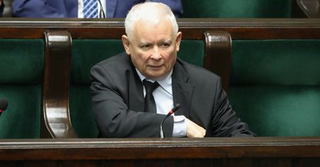 Miliardy albo śmierć. "Bez tego PiS czeka zapaść"