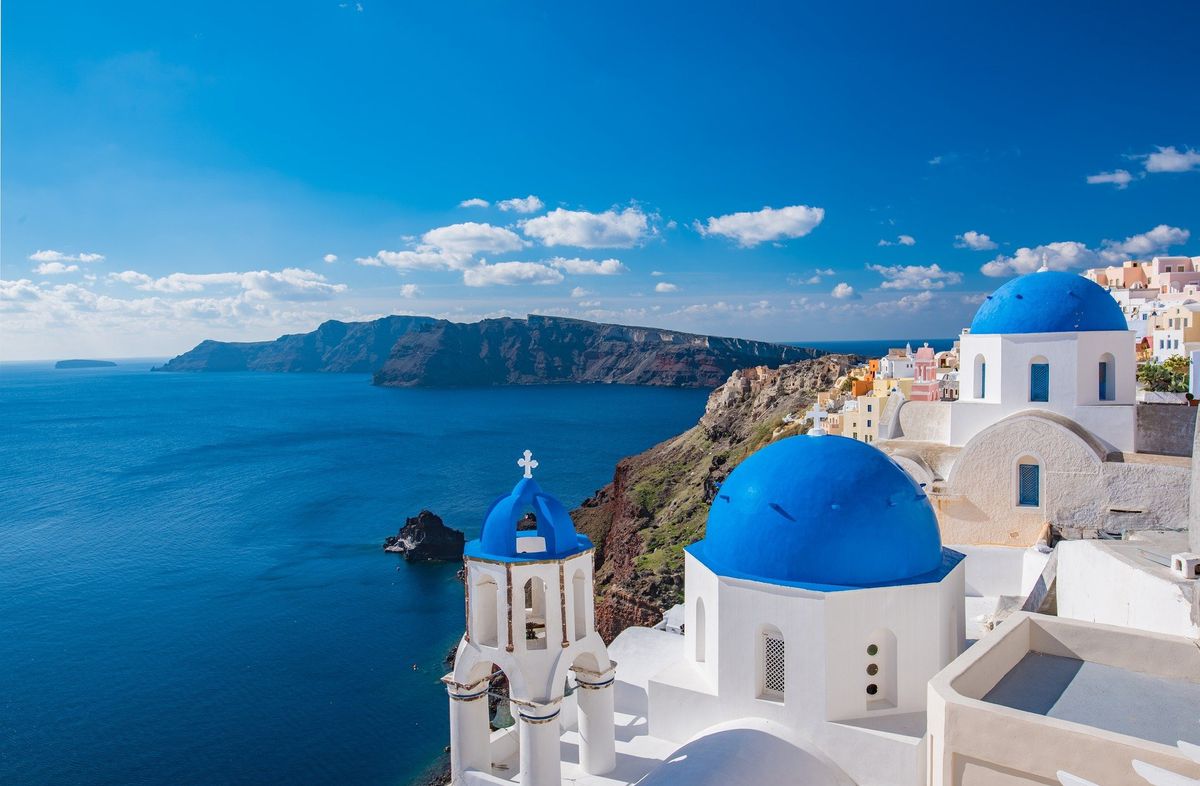 Santorini to jedno z bardziej popularnych turystycznie miejsc w Grecji