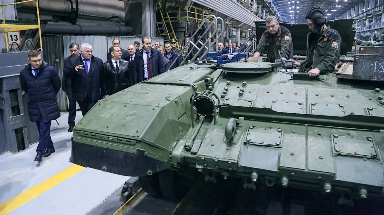 Dmitrij Miedwiediew visits the Uralvagonzavod facility