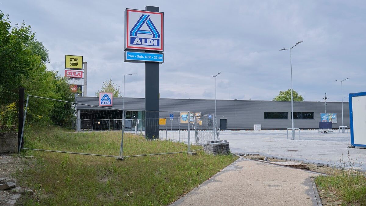 ALDI przy ul. Gospodarczej 34 bez drogi dojazdowej