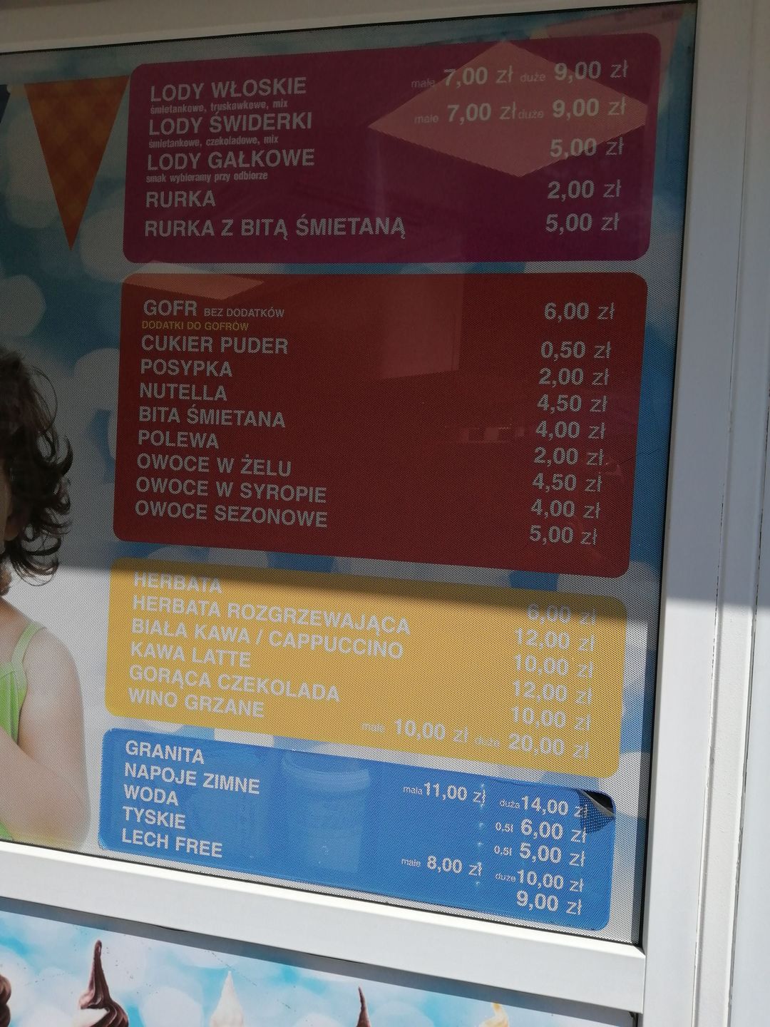Ceny lodów nad morzem.