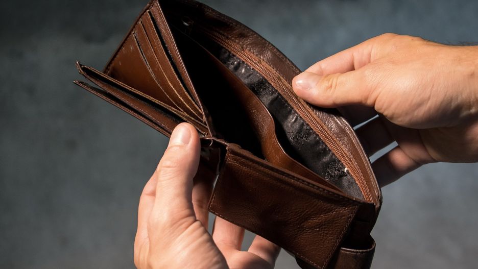 Polacy znacznie bardziej boją się problemów finansowych niż zakażenia koronawirusem