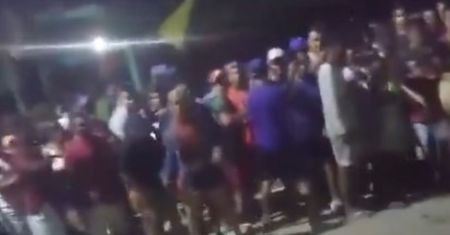 Rozjuszony tłum dokonał linczu na gwałcicielu. Drastyczne wideo trafiło do sieci