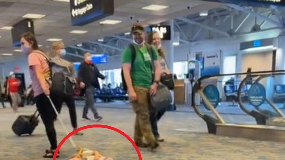 W taki sposób trzymała dziecko