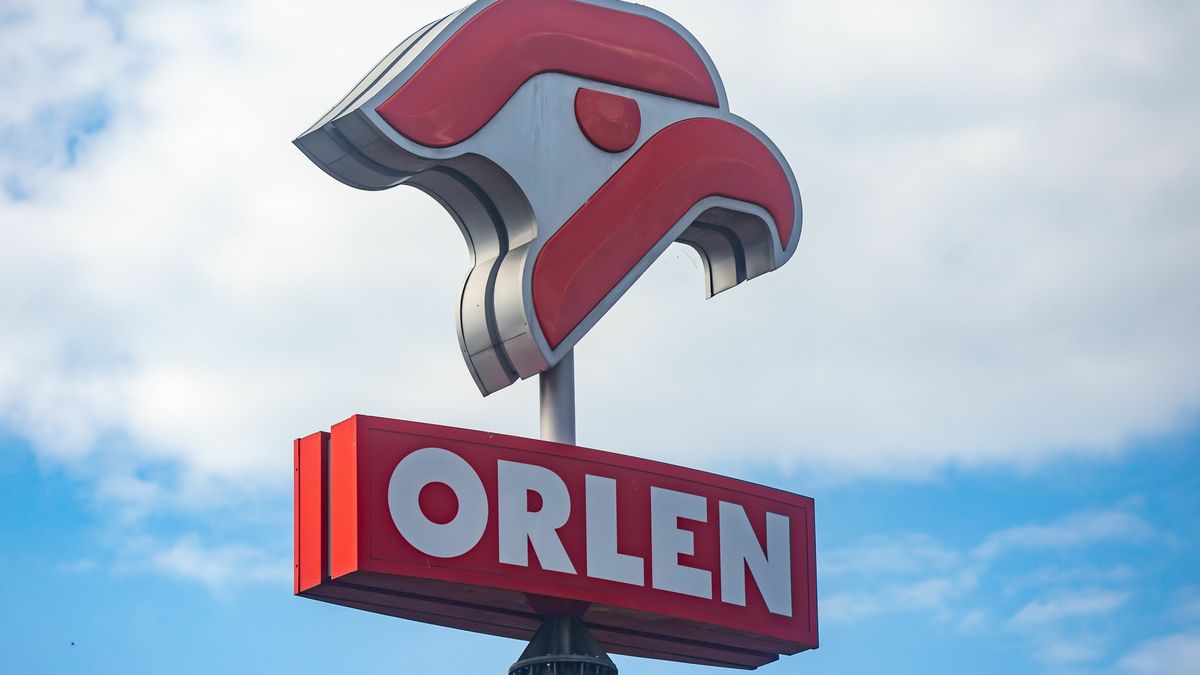 block, blockade, boycott, brand, business, cars, city, commercial, company, corporation, country, diesel, drivers, editorial, energy, europe, fuel, fueling, gas, gas station, gasoline, industry, inflation, logo, logotype, movement, obajtek, oil, orlen, petro, petrol, petroleum, poland, polish, poznan, prices, protest, retail, rise, sign, station, transport, transportation, type, vehicle