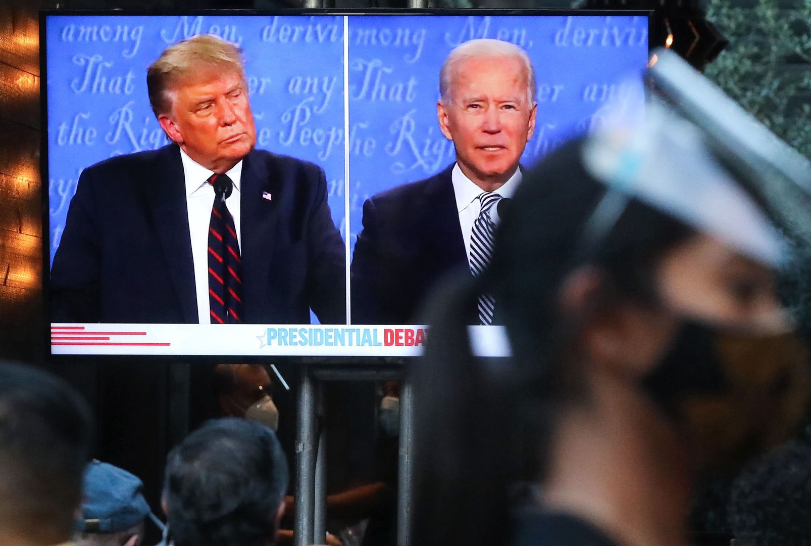 Prosty zabieg. Trump i Biden poskromieni podczas finałowej debaty wyborczej w USA