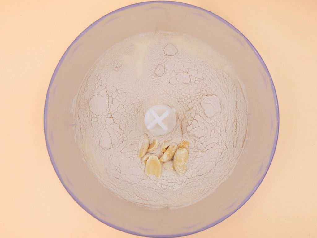 Mleczny shake białkowy z orzeszkami przepis