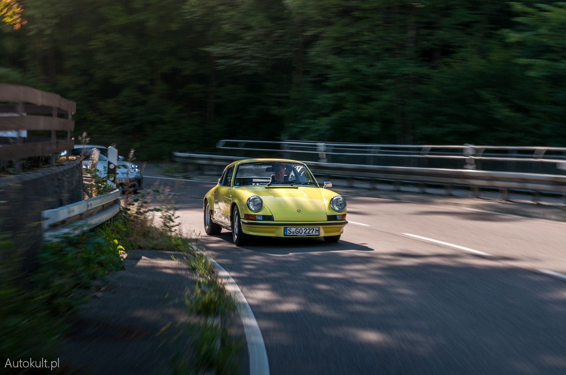 Porsche 911 GT3 Touring vs Porsche 911 Carrera RS 2.7
