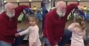 Dziewczynka pomyliła w sklepie mężczyznę ze świętym Mikołajem!